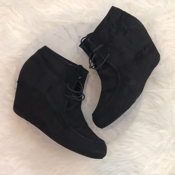 Black Hidden Wedge Chic Booties - Picture 5 of 8